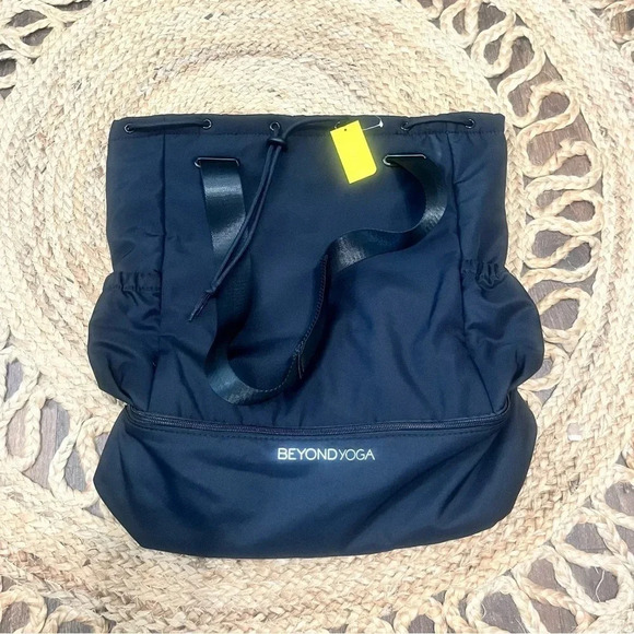 NWT Beyond Yoga Convertible Gym Bag - Black - Picture 1 of 8